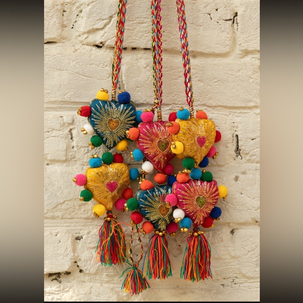 TABASSUM PAKISTANI DESIGNER HAND CRAFTED HAIR ACCESSORY PARANDA INDIAN BRIDAL